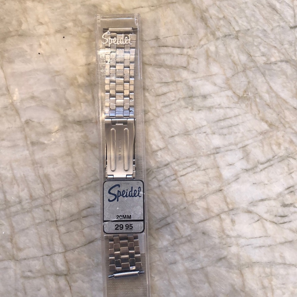 Men’s Speidel 20 mm two tone watch band.